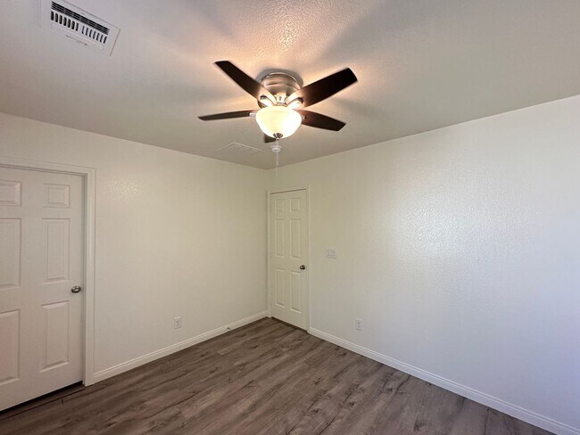 Building Photo - Madison Cove