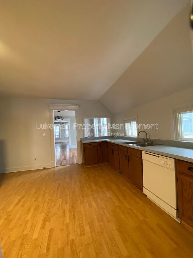 Building Photo - 743 Academy St