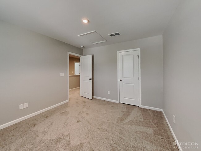 Building Photo - 950 Sequoia Dr