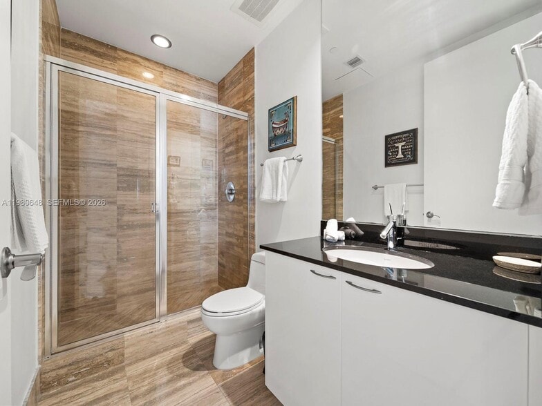 Building Photo - 15901 Collins Ave