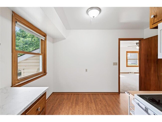 Building Photo - 6015 Aspen Rd