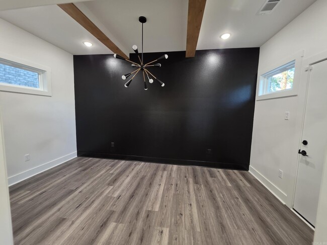 Building Photo - 1814 E 4th St