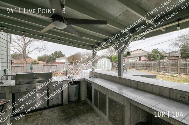 Building Photo - 9411 Live Point