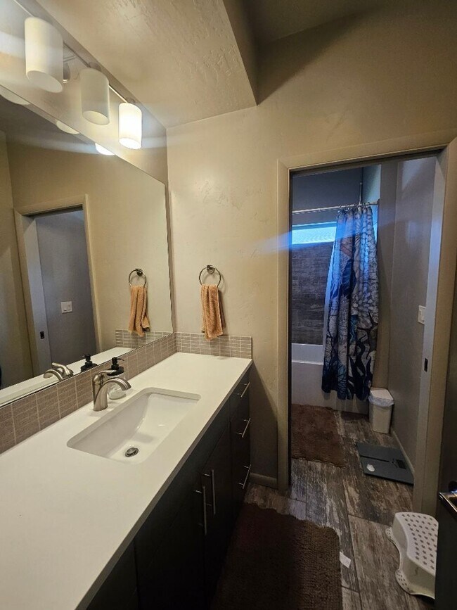 Building Photo - Beautiful Boise Home