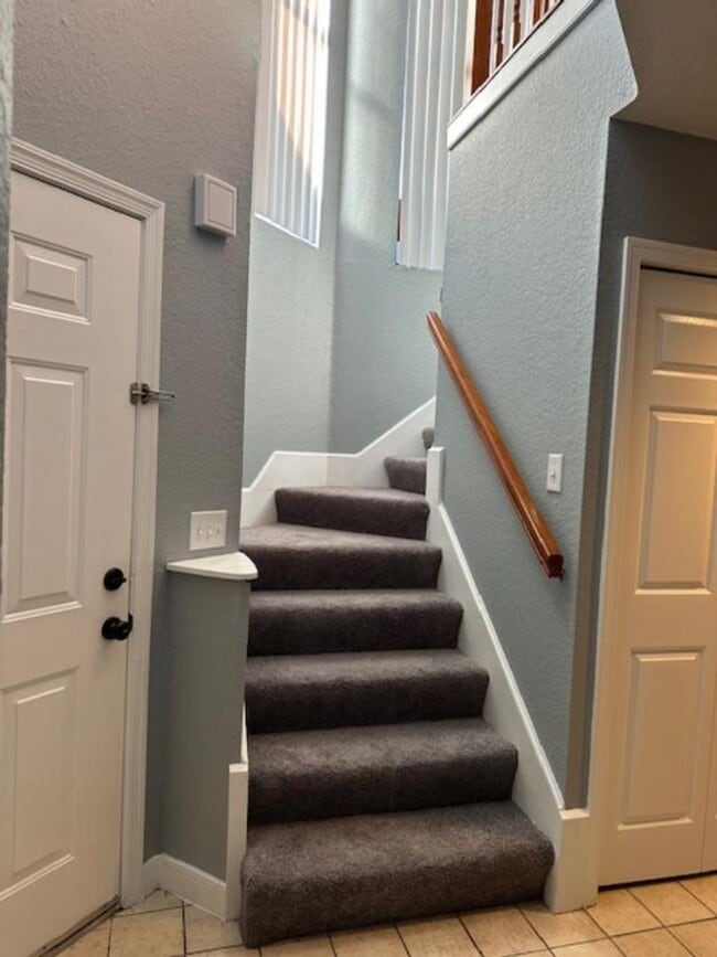 Building Photo - Spacious Townhome  with Stunning Water Views