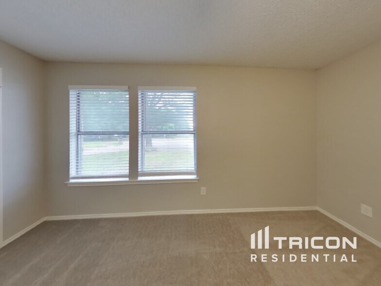 Building Photo - 6705 Lampe Ct