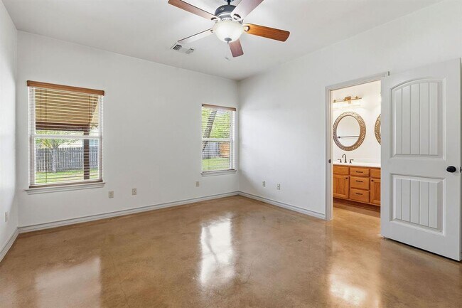 Building Photo - 10215 Twin Lake Loop