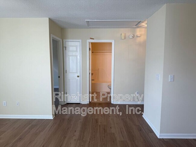 Building Photo - 1033 Park Meadow Dr