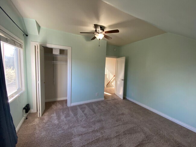 Building Photo - Ballard Loyal Heights Home
