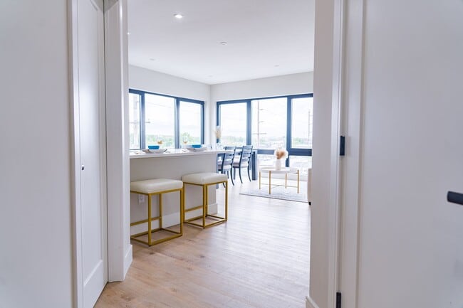 Interior Photo - HELIO
