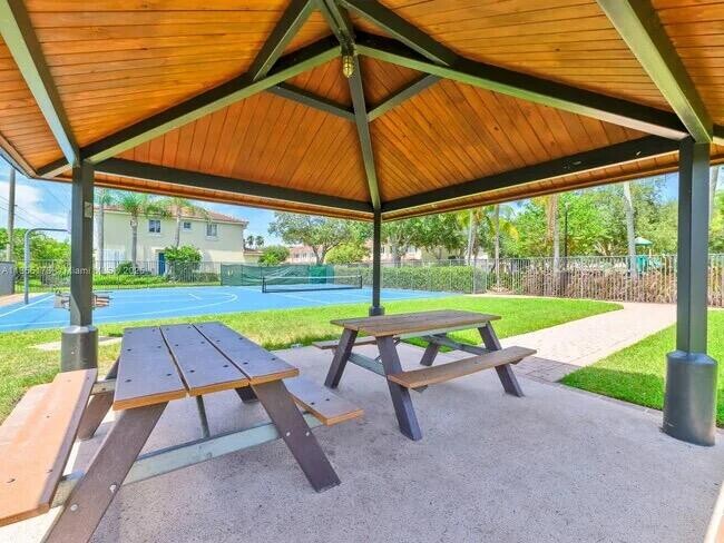 Building Photo - 3187 N Oasis Dr