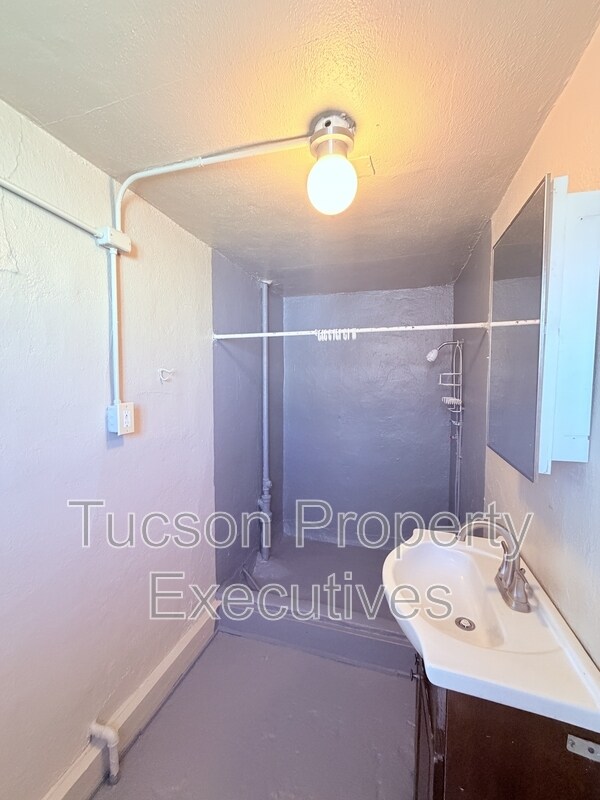 Building Photo - 234 E 32nd St