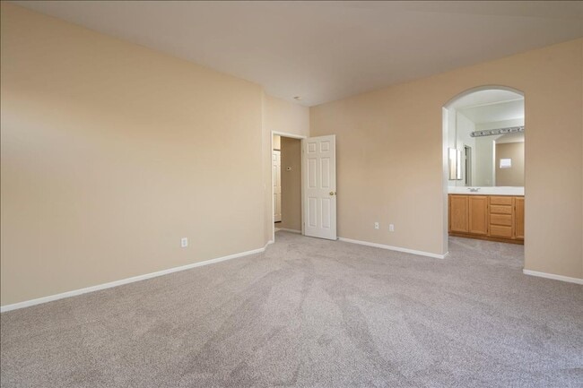 Building Photo - IMMACULATE 2+2 VALENCIA TOWNHOME!