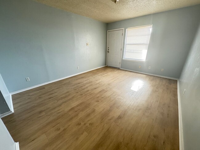 Building Photo - 1313 Quail Cir