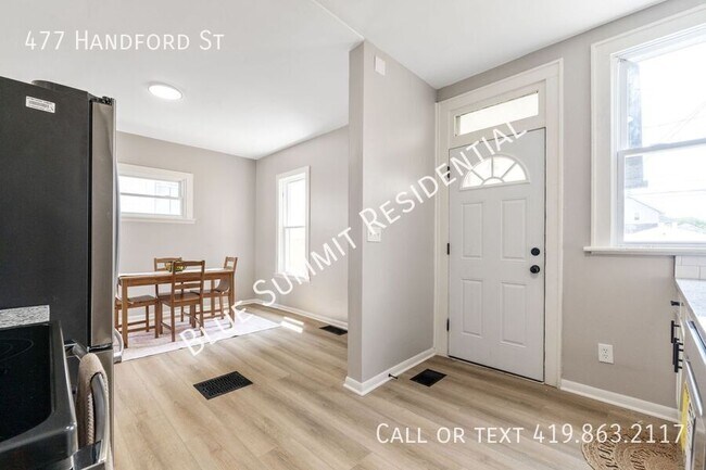 Building Photo - 477 Hanford St