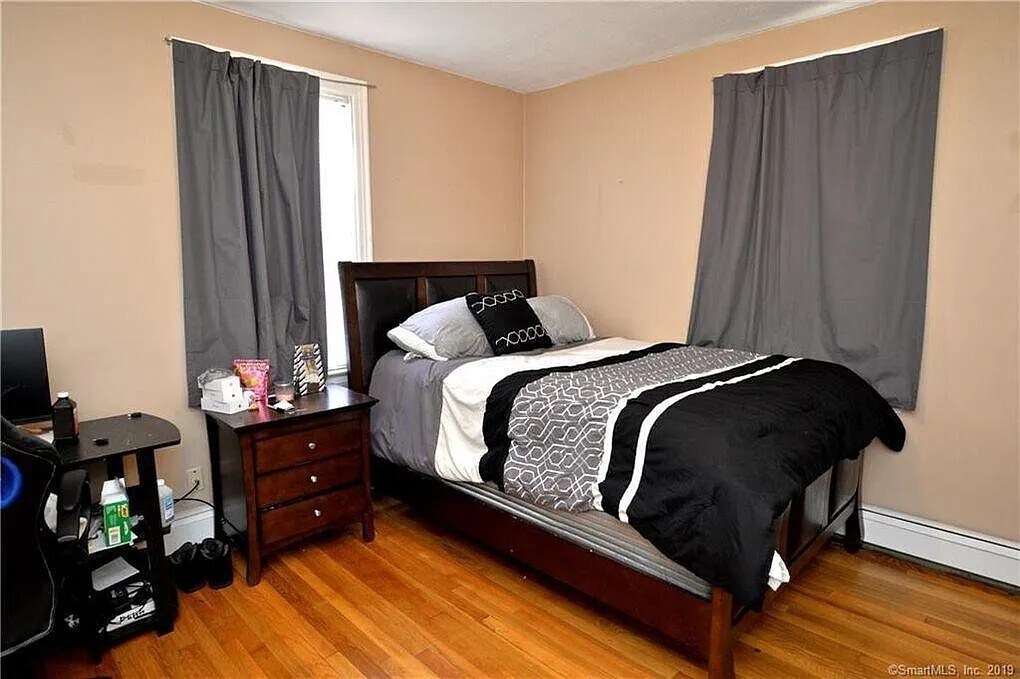 Building Photo - 83 Kneen St