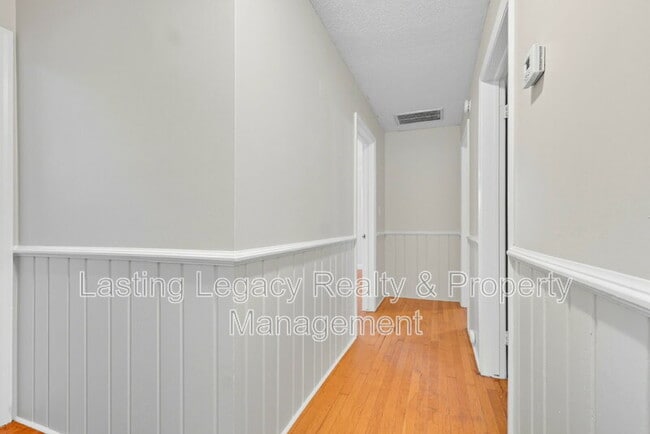 Building Photo - 4850 Ellen Ave