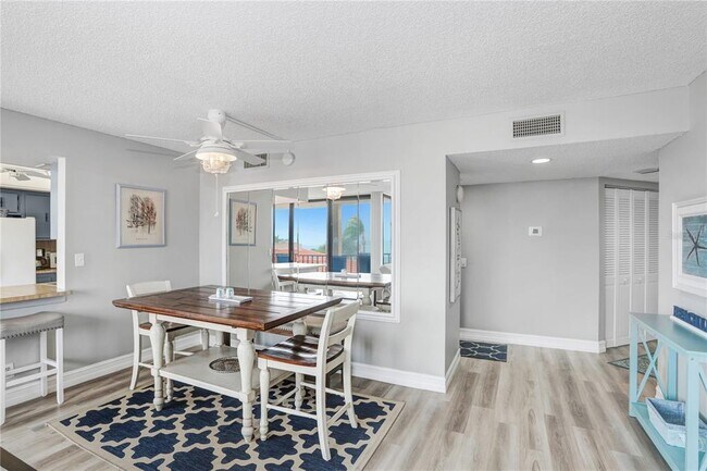 Building Photo - 6104 Palma Del Mar Blvd S