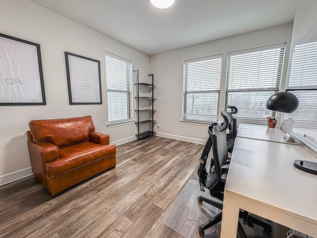 Building Photo - Modern 3 Bed 2.5 Bath End-Unit Townhome With Deck In The Landing At Cannon Branch