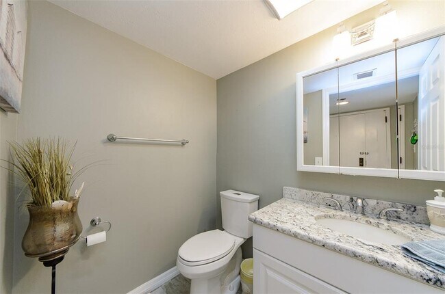 Building Photo - 690 Island Way