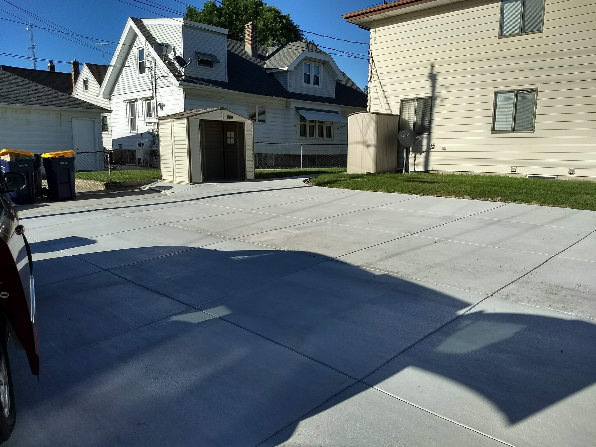 parking area - 927 S 76th St