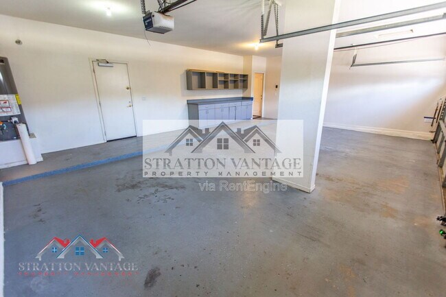 Building Photo - 960 E Constitution Dr