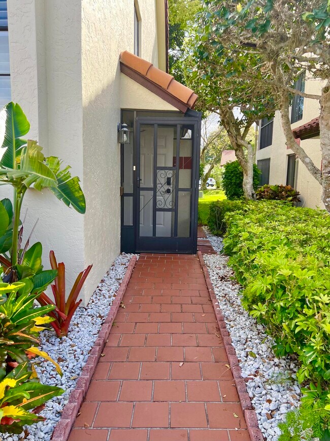 Building Photo - 10756 Bahama Palm Way