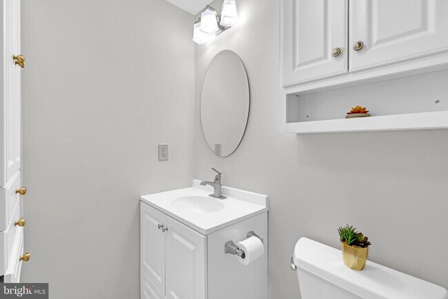 Building Photo - 9112 Silver Pointe Way