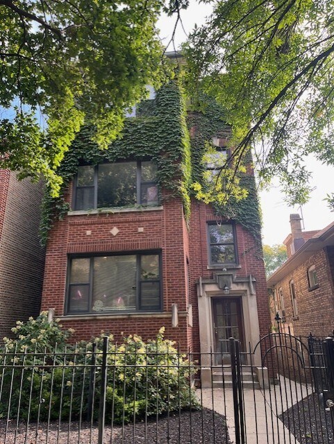Primary Photo - 1731 W North Shore Ave