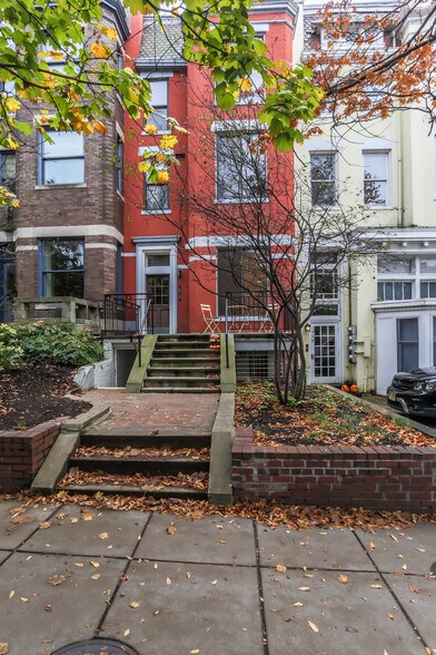 front exterior - 1952 Calvert St NW