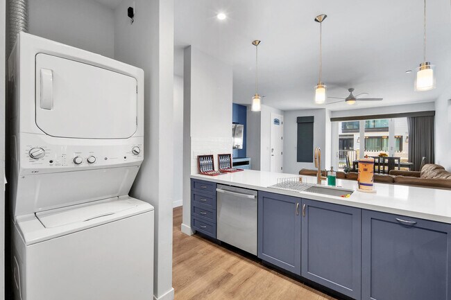 Building Photo - 717-21 Island Ct