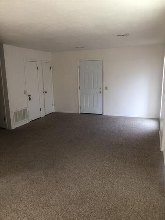 Building Photo - 500 Curry Ln