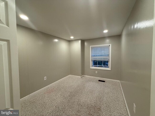 Building Photo - 9200 Bridle Path Ln