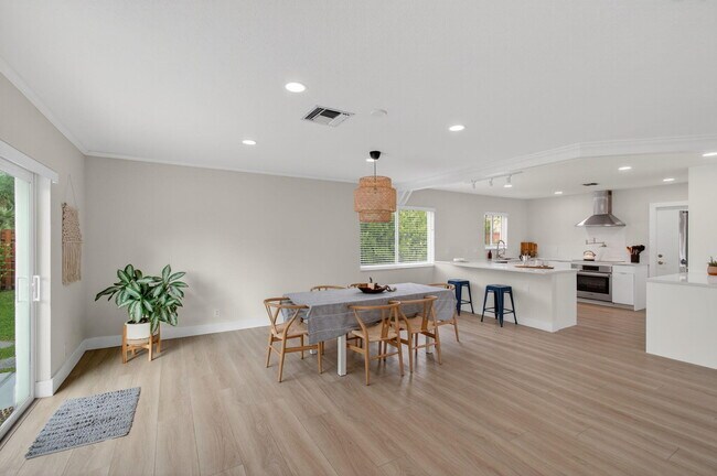 Building Photo - 802 Mallard Dr