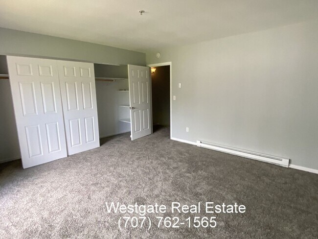 Building Photo - 1016 Eleanor Ave