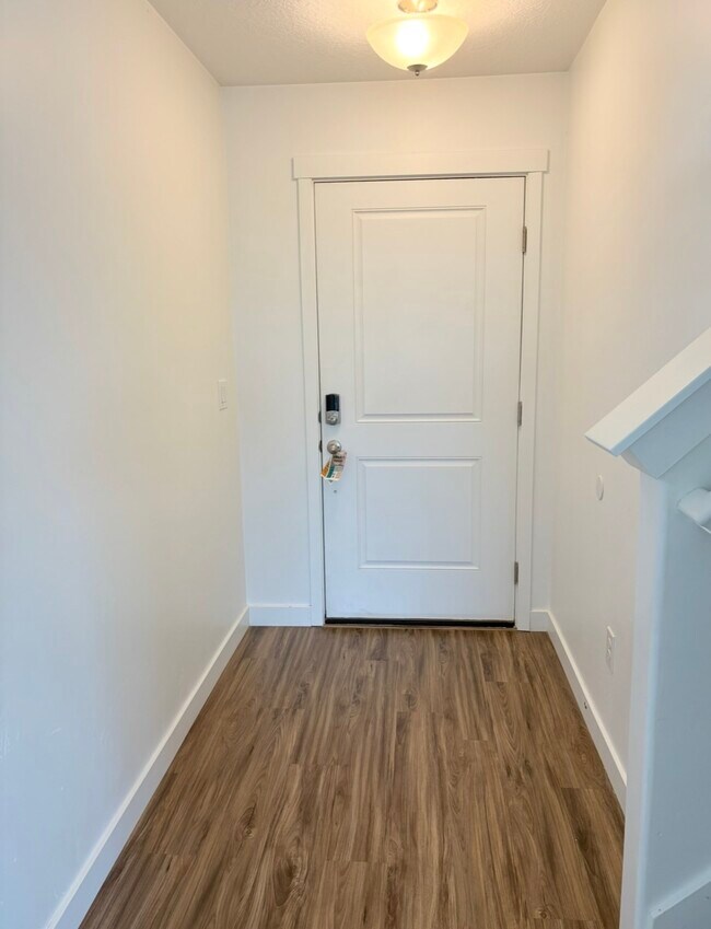 Building Photo - 3587 Grassland Dr
