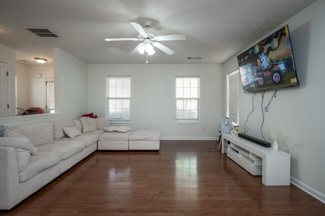 Building Photo - 213 Sidney Lanier Ave