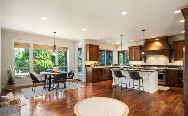 Building Photo - Beautiful Home in Semiahmoo!