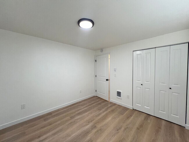 Building Photo - $500.00 OFF Move In Costs Special!