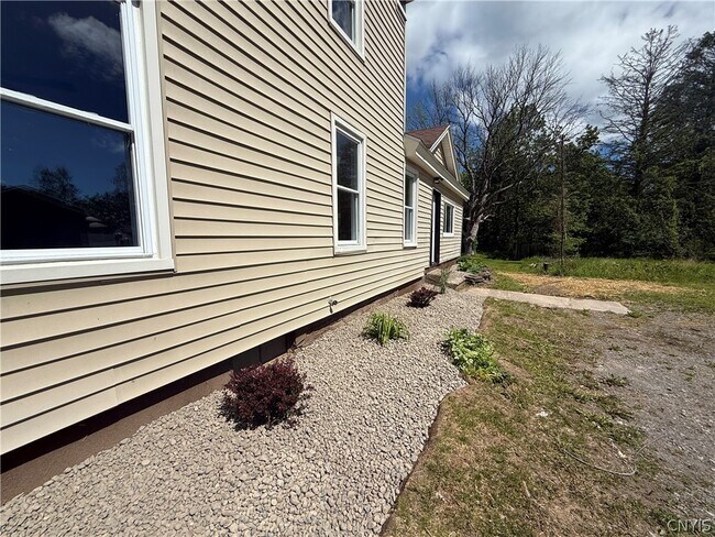 Building Photo - 6637 Dix Rd