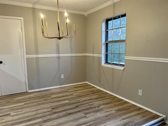 Building Photo - Beautifully Remodeled Home in a Prime Hunt...