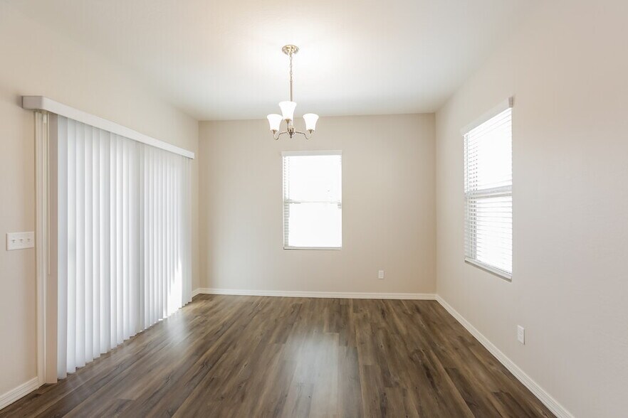 Building Photo - 37317 W Bello Ln