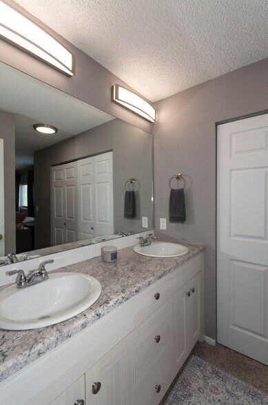 Building Photo - 6965 Sugar Creek Cir