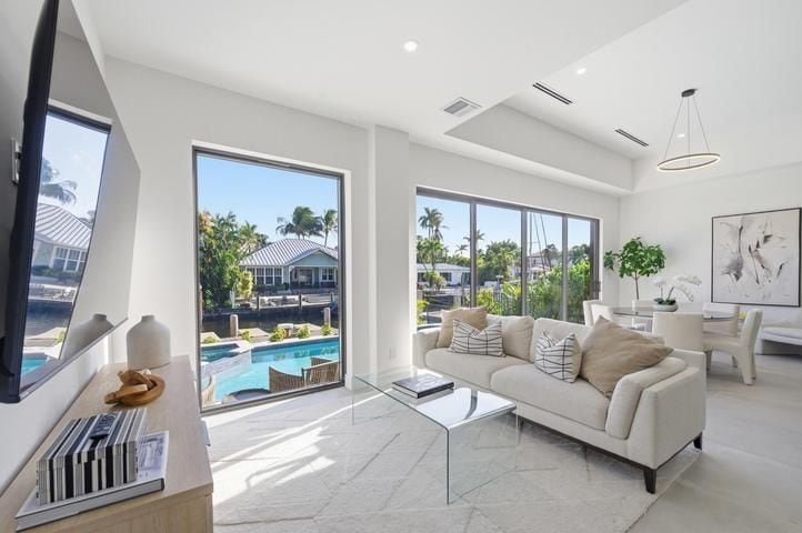 Building Photo - 1308 Avocado Isle