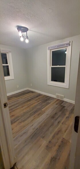 Building Photo - 376 S Pierson Ave