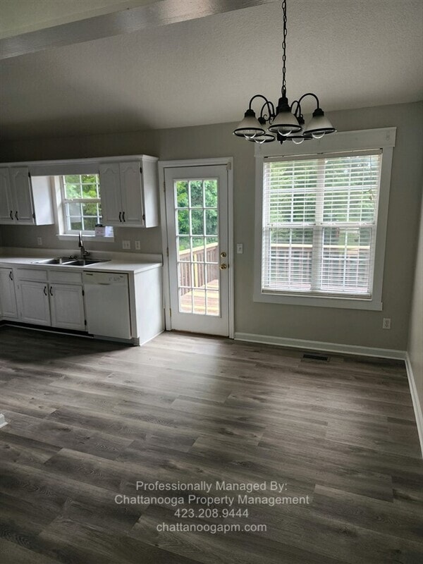 Building Photo - 6815 Benwood Dr