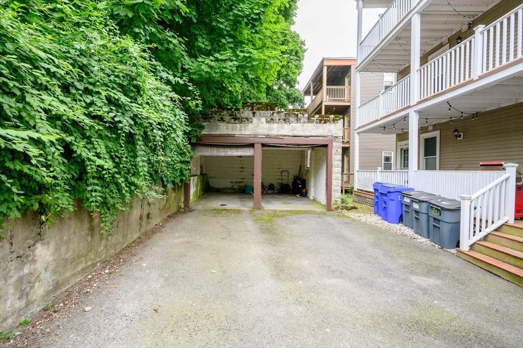 Building Photo - 17 Fairbanks St