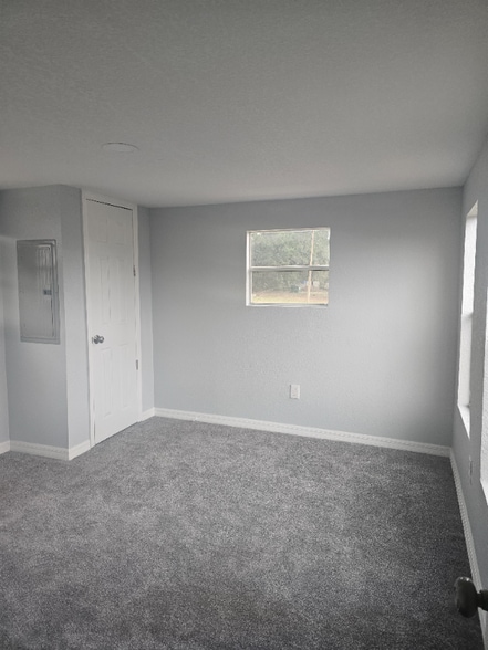 Building Photo - 901 NE 95th St