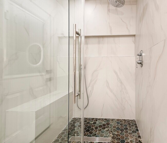 Building Photo - 15 Crinkleroot Ct