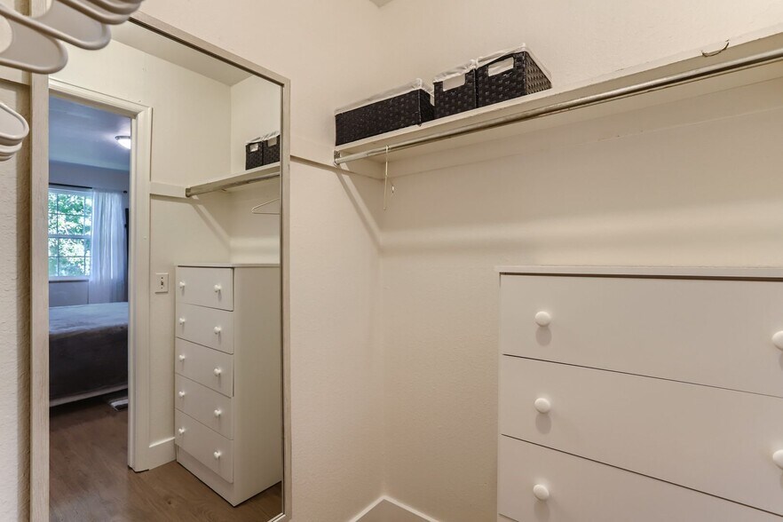 Building Photo - 3250 O'Neal Cir